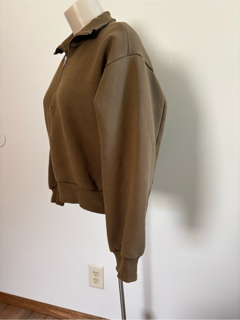 Everlane The Track Half-Zip Cropped Sweatshirt Olive Green Size Small - Picture 3 of 9